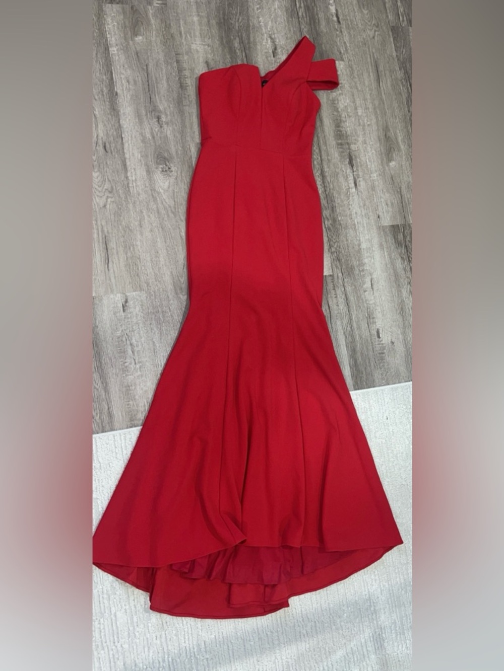 Betsy & Adam Scarlet One-Shoulder Evening Dress - Picture 4 of 6